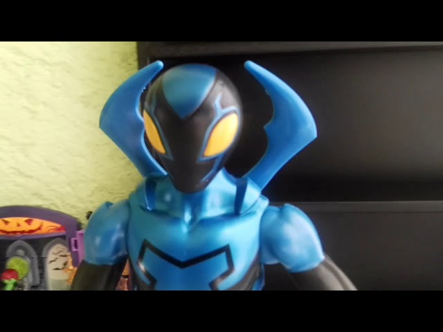 Vídeo relacionado con DC Cómics, figura de acción de escarabajo azul en modo batalla, 12 pulgadas, luces y sonidos, fácil de posar, superhéroe de película, juguetes para niños y niñas, a partir de 4 años