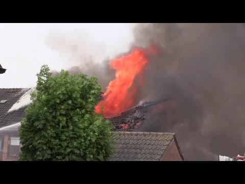 Zware explosie in woonwijk Urk (2)