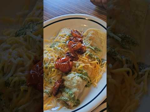 Menu de café da manhã do restaurante IHOP | Pesto de frango, waffles, panquecas de leitelho, batatas crocantes