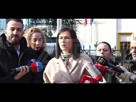 Organizatat e mediave protestë para Kuvendit: Ndryshimet në Kodin Penal të jenë të plota‼️
