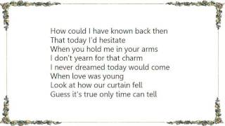 Iris DeMent - When Love Was Young Lyrics