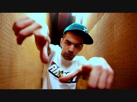 Εισβολέας ft Μικρός Κλέφτης   Όσο Τόσο +Lyrics