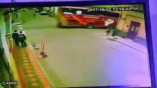DOS JÓVENES UNIVERSITARIOS PIERDEN LA VIDA TRAS SER EMBESTIDOS POR UN BUS ECUATORIANO EN PAMPLONA NO