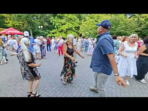 12.07.25г... "Заглянула в Паспорт"... звучит на Танцполе в Гомельском парке...