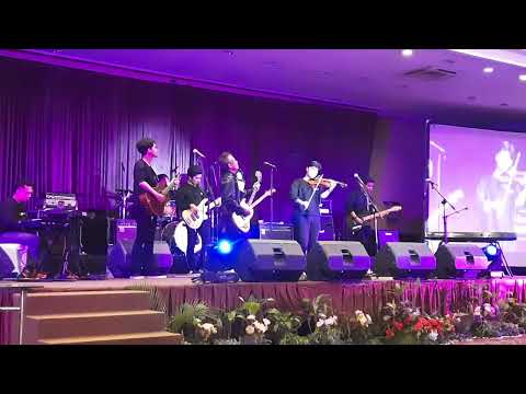Live Sesaat - Benny Soebardja [ Giant Step ] Ft Crossroads Band | Musicmate An Intimate Concert