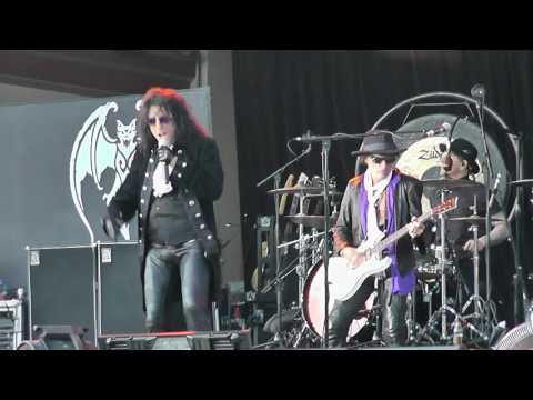 Hollywood Vampires - Raise the Dead