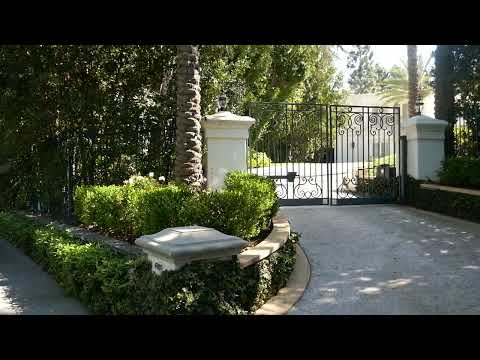 Singer Linda Ronstadt Musician James Taylor Former Home House Beverly Hills California US March 2022