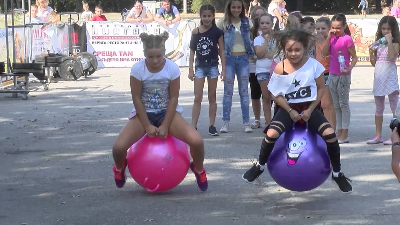 Силови атлети дърпаха 6 – тонен автобус в Димитровград