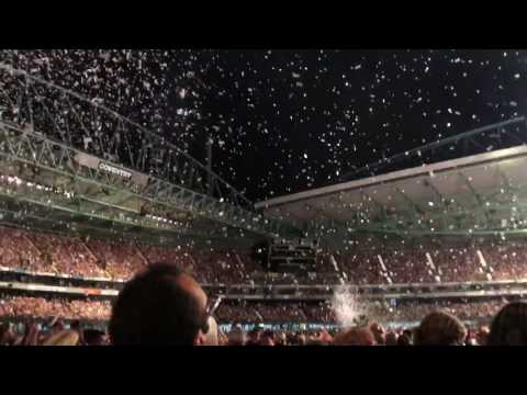 Confetti at Adele concert in Melbourne
