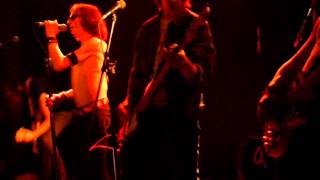 ASHTONES She Goes Commando