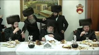 מר"ש שאל והמחותן ר' ישראל פנסטר ז"ל ענה