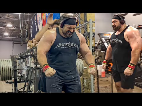 This Huge Father Made A 600 Lbs Bench Look Easy