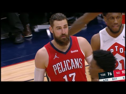 Pascal Siakam BLOWS BY Jonas Valančiūnas