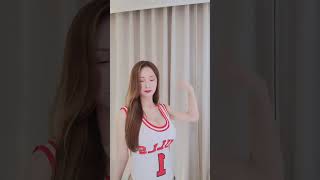 抖音热舞抖胸22😆#shorts #tiktok #trending #bigboobs #抖音 #抖胸 #美女