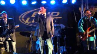 Gary Hobbs y Mesquite - &quot;Amame y Besame, Maldito Amor, En Mi Mundo, Vas a Pagar&quot;