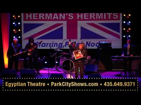 Herman's Hermits "Leaning on the Lamp Post" Live at the Egyptian Theatre