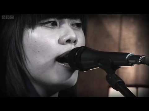 Catherine Tran (Live for BBC) - Move Here (acoustic)
