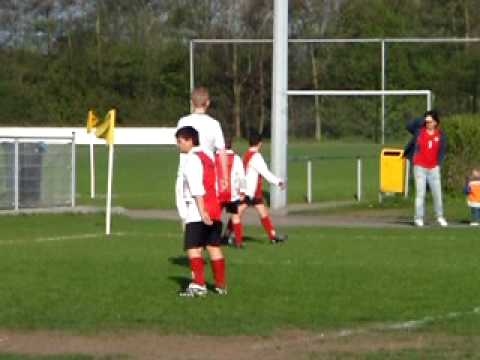 Blauw Zwart F2 Wassenaar  uit tegen RKAVV F1, 18-04-2009