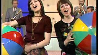 1975 Martha a Tena Elefteriadu - Táto, pojď si hrát 1975 Martha a Tena Elefteriadu - Táto, pojď si hrát