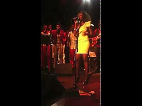Amandine - Alliance New Gospel performs Name above all names (french version)