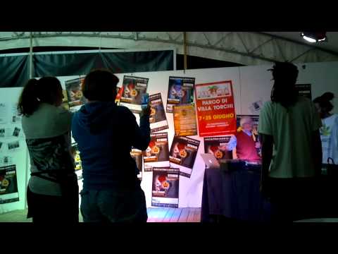 Il Cielo in Una Stanza, Nico Royale alle prese con un bizzarro personaggio