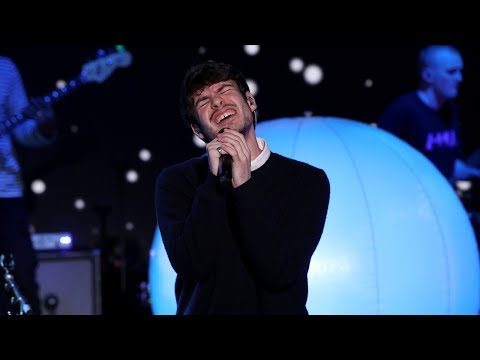 Digital Exclusive: Rex Orange County Performs ‘Loving Is Easy’