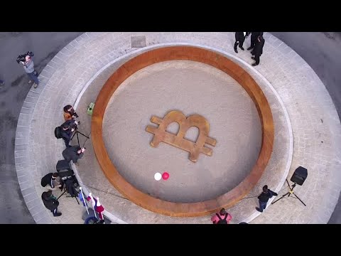 ビットコインが23,000ドルを超えて史上最高値に急上昇 (Bitcoin surges to record highs above $23,000)