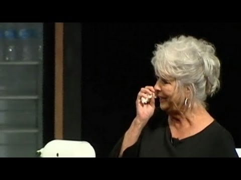 Controversial TV Chef Paula Deen Makes Tearful Comeback