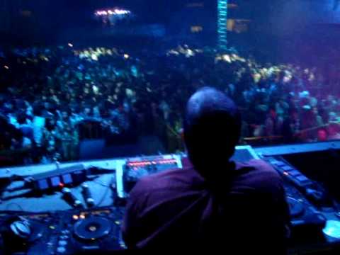 Gio Di Leva & his NEW SINGLE --Gaya @ TMN Noche .wmv