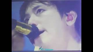 JungYonghwa crying 😭 CNBLUE will be young forever يونغهوا يبكي على المسرح