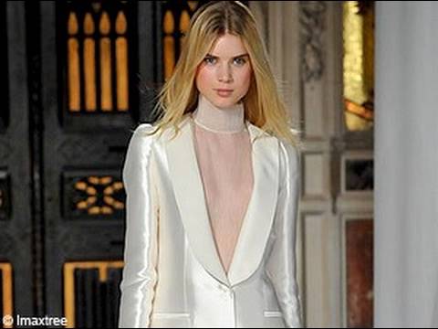 Défilé Anne Valérie Hash