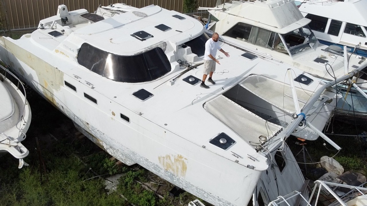 ⛵️ Hurricane damaged catamaran. Fixing the TRAMP RAMP