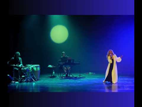 Lady Bolero – Actuación