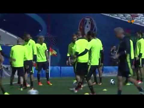 Granqvist tjafsar med lagkamraterna på träning