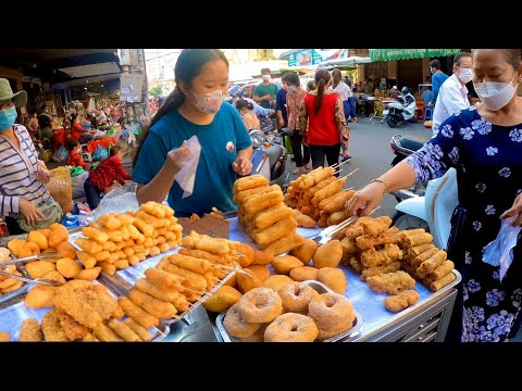 Breakfast at Boeng Prolit Market Phnom Penh | Walking Cambodian Market Tour