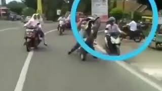 Download lagu Konvoi kelulusan SMK terjadi kecelakaan mp3