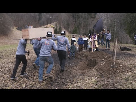Montafon.TV - Begräbnis der Funkahäx in Ganzenahl