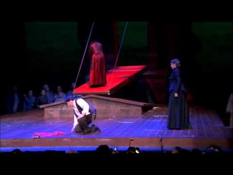 Manuela Uhl als Senta in "Der Fliegende Holländer"