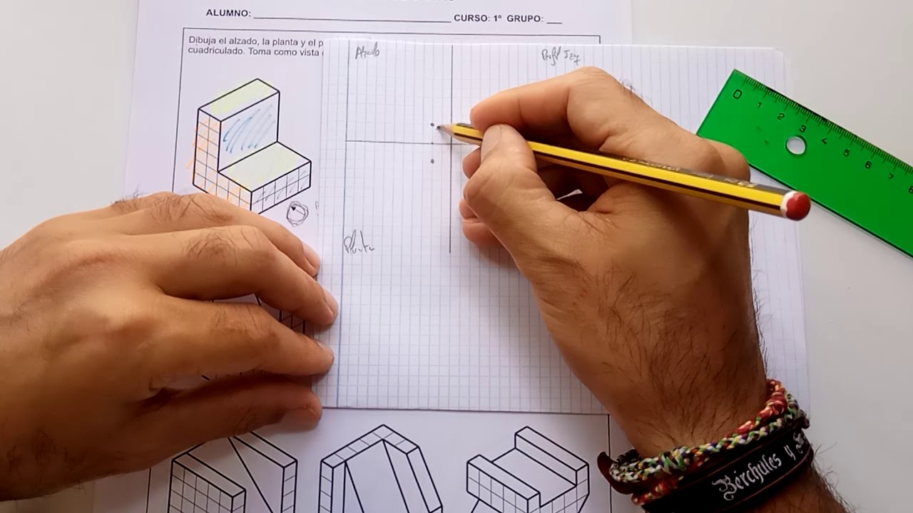 Vistas de alzado, planta y perfil izquierdo de una figura sencilla en papel pautado