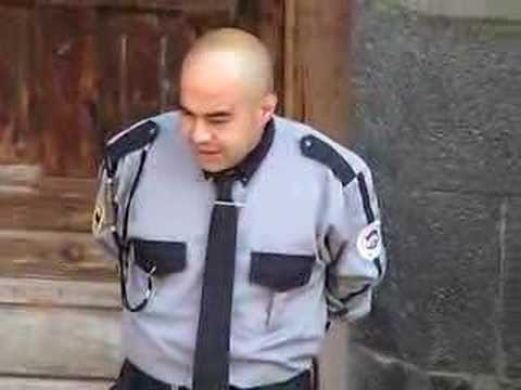 Poli fumando un troncho