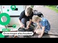 Jongens vinden met magneetvissen kist vol sieraden