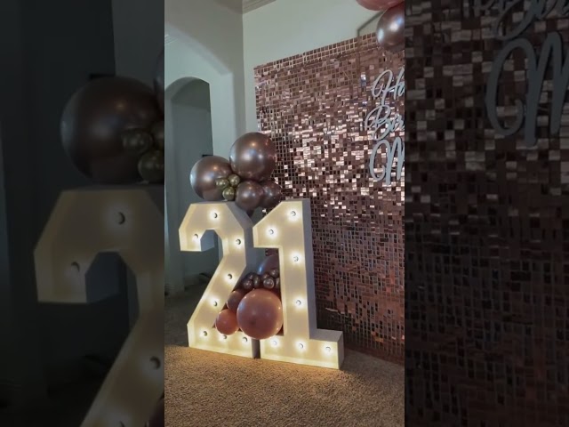 Vídeo relacionado con 50 Piezas Globos de confeti de oro rosa Globos de confeti de látex Globos de fiesta de oro rosa para fiesta de cumpleaños Boda Compromiso Aniversario Graduación Decoración