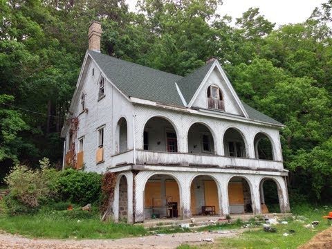 Urbex: Beautifully Eerie Abandoned Estate (THE CEDARS)