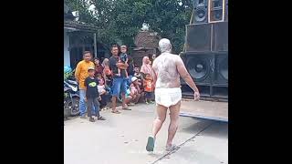 Download lagu Cosplay Tuyul Joget Karnaval Desa Bicak Trowulan Mojokerto mp3