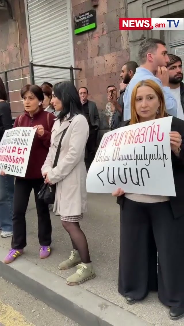 Ծաղիկներ հղի կնոջ եւ նրա չծնված երեխայի հիշատակին՝ Պարոնյան–Լեո խաչմերուկում