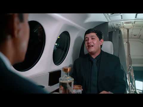 Aquí Voy - Efecto Elegante  (Video Oficial)