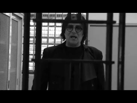 Videoclip de Un'apertura d'ali — Renato Zero