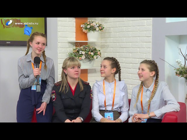 Гости программы «Новый день» девушки из первого в России пресс-центра юных инспекторов движения