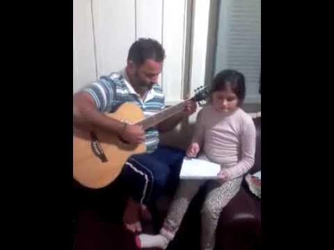 Pai e filha de Criciúma-SC, cantando Luar do Sertão.