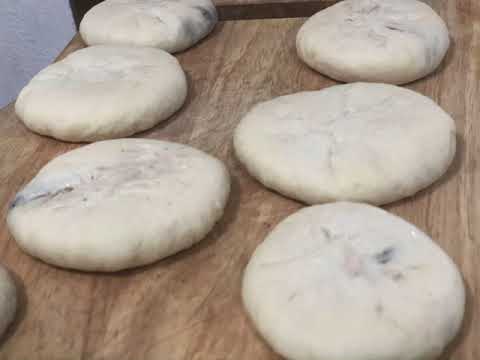 Making fried sweet red beans buns AKA Abrabang